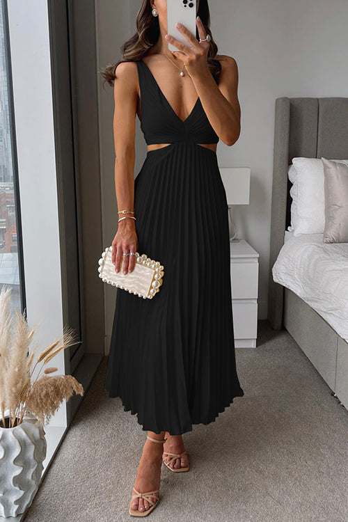 Donna - Flowing Pleated Maxi Dress