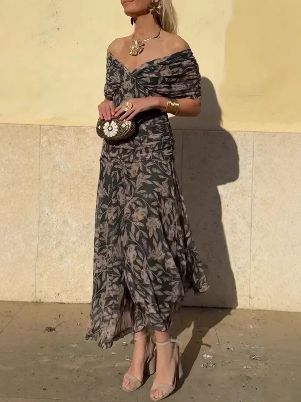 Noemi – Elegant Maxi Dress with Floral Touch