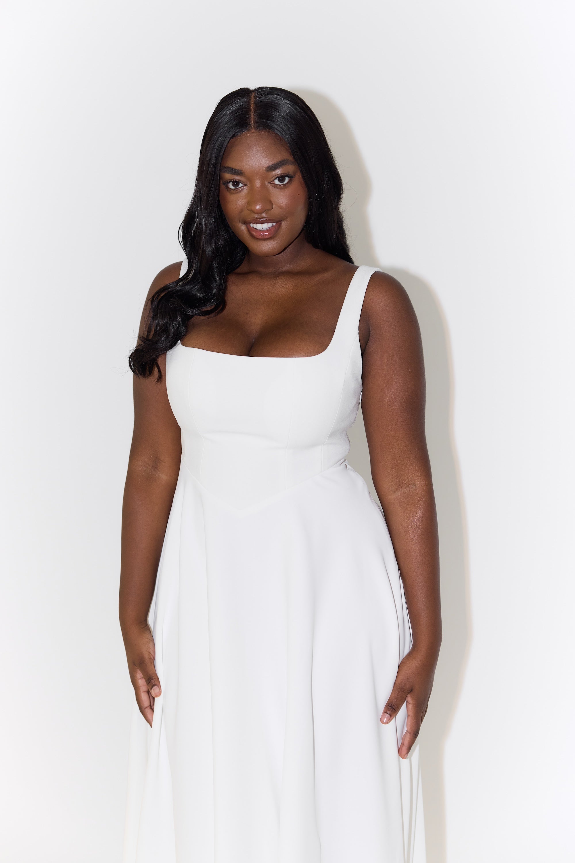 Leah - Timeless Flowy Midi Dress